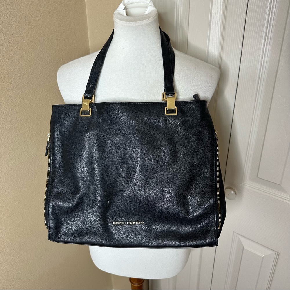 Vince Camuto Black Leather Shoulder Bag ☘️